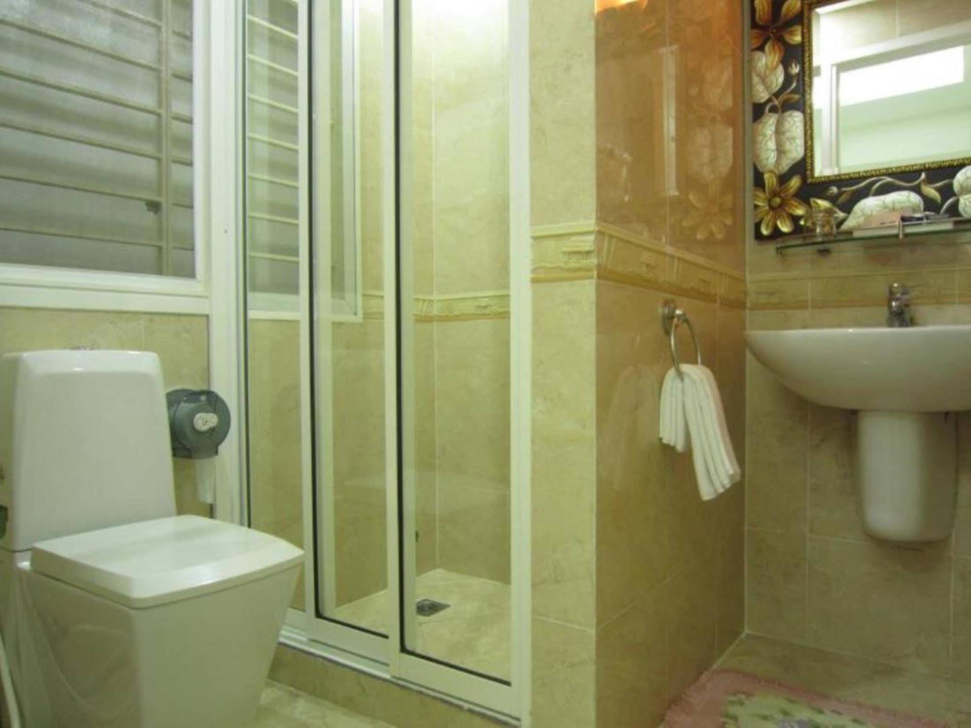Hoang Thanh Thuy Airport Hotel 1 - Gan Am Thuc Dem Cho Hoang Hoa Tham Ho Chi Minh-Byen Eksteriør billede