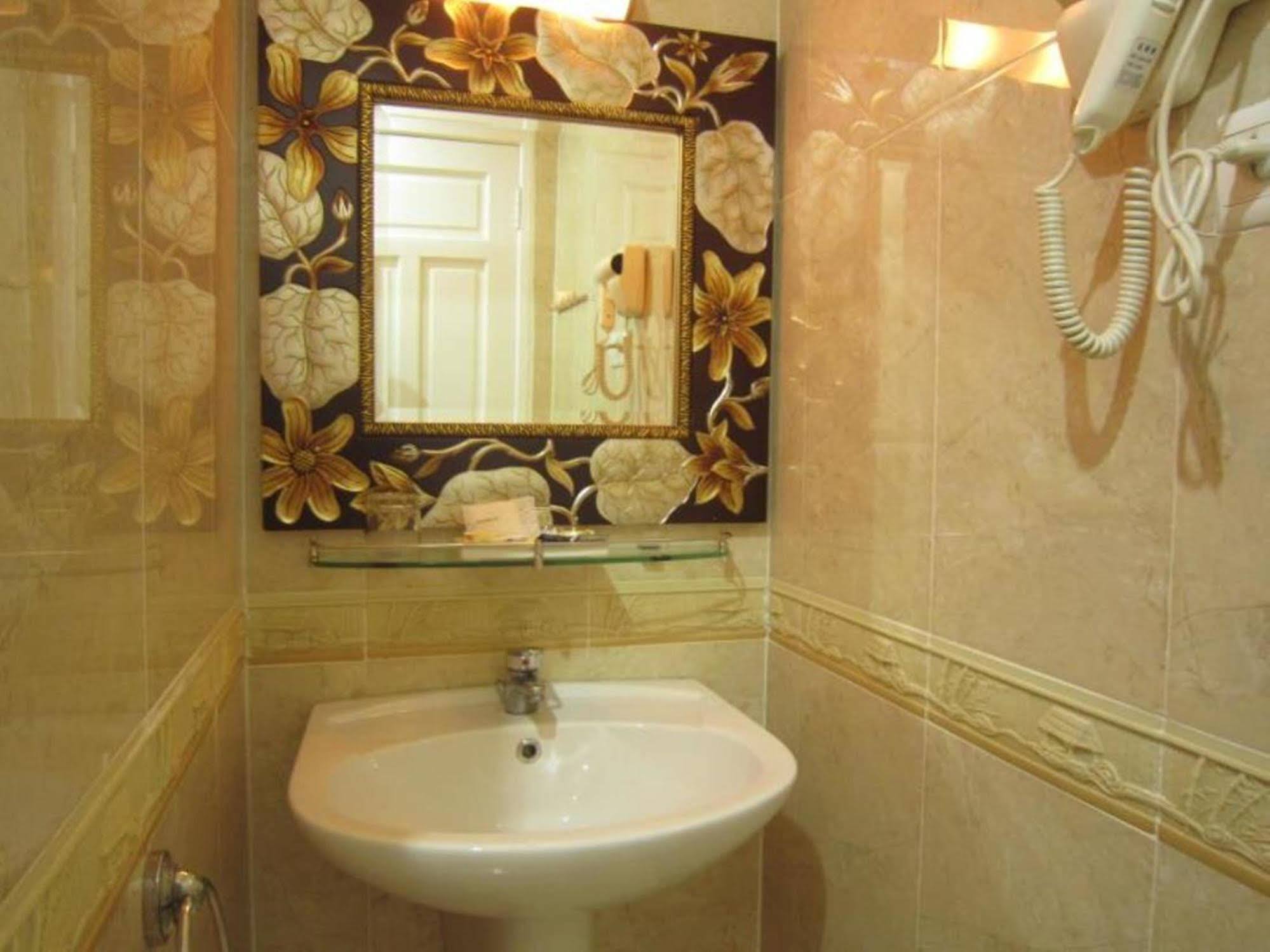 Hoang Thanh Thuy Airport Hotel 1 - Gan Am Thuc Dem Cho Hoang Hoa Tham Ho Chi Minh-Byen Eksteriør billede