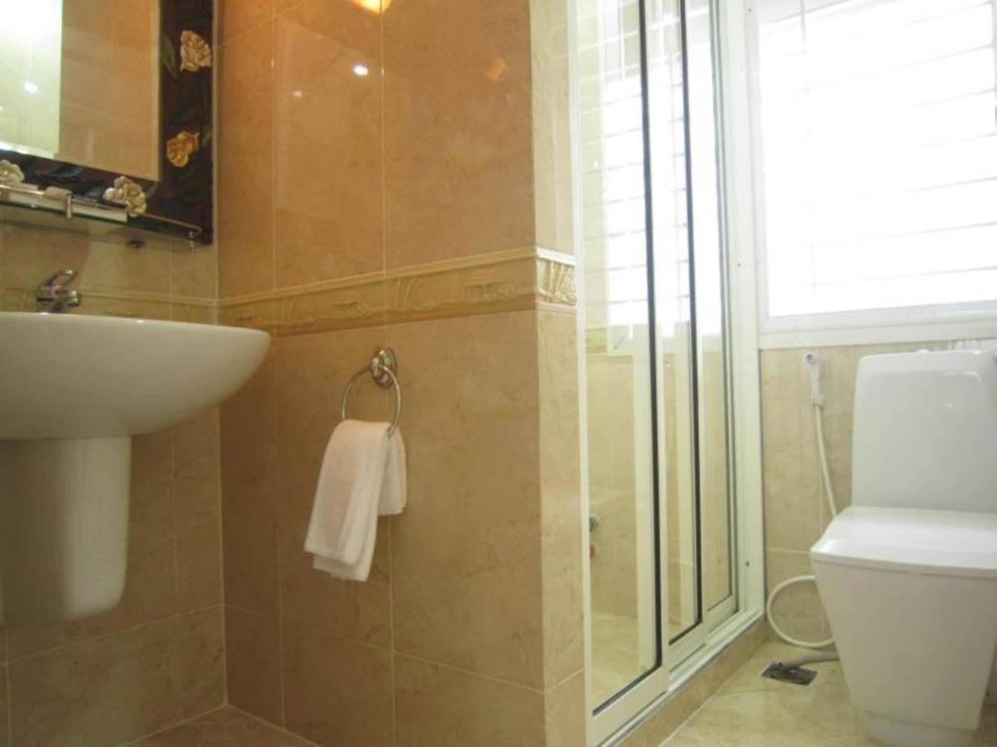 Hoang Thanh Thuy Airport Hotel 1 - Gan Am Thuc Dem Cho Hoang Hoa Tham Ho Chi Minh-Byen Eksteriør billede